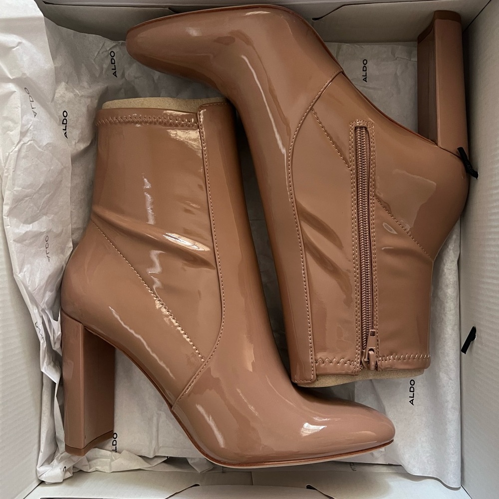 NWT nude patent ankle boots booties with block heel